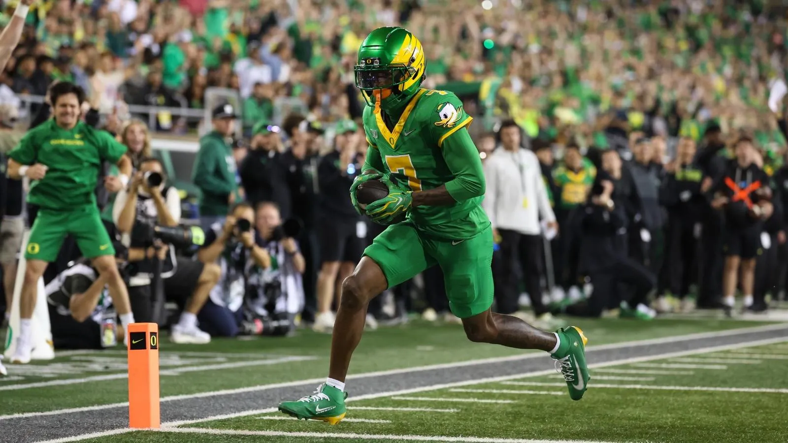 Oregon football ahead of the UCLA matchup